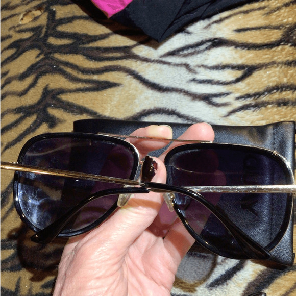 NEW! READ*** Rare Quay All in black X LARGE Polarized smoke aviators main image 5